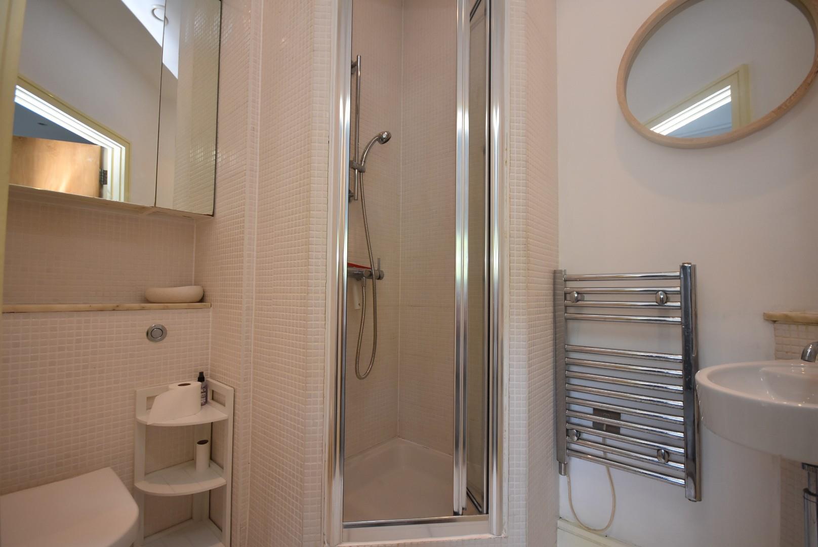 8 Woodlands, Hayes Point, Sully, CF64 5QE